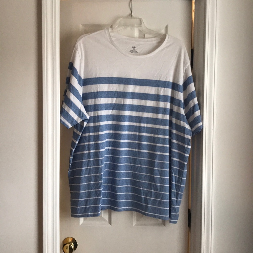 Men’s stripped t-shirt.